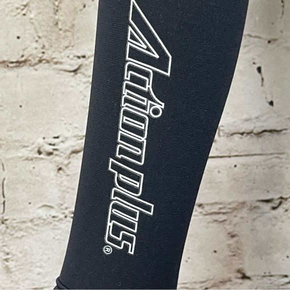 NWT Action Plus Large Wetsuit Long Sleeve Short Version Unisex Black Neon Yellow - Picture 5 of 8